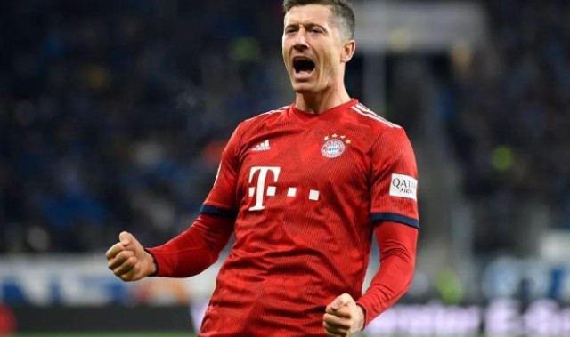  莱万多夫斯基蝉联德甲金靴三度获奖  