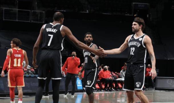  特雷杨52分老鹰加时胜黄蜂  