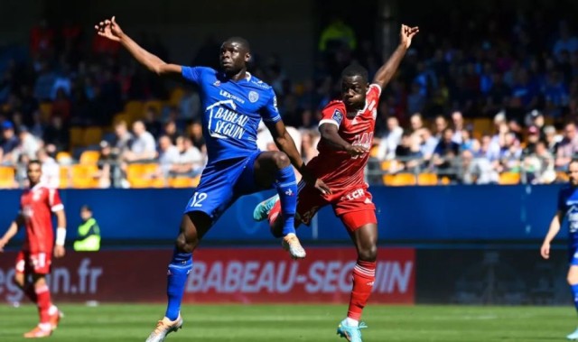  斯特拉斯堡，主场战平朗斯终结对手连胜势头  