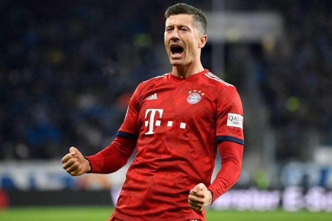  莱万多夫斯基蝉联德甲金靴三度获奖  